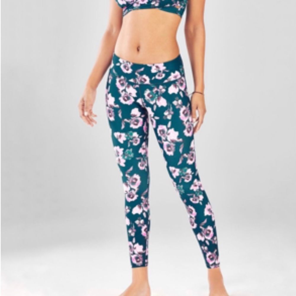 fabletics | euphoria powerhold 7/8 legging in teal and pink floral print xs